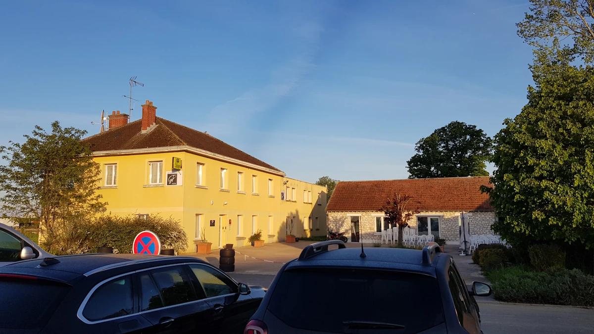 Le Grand Terre - L'hôtel du circuit de la Ferté Gaucher