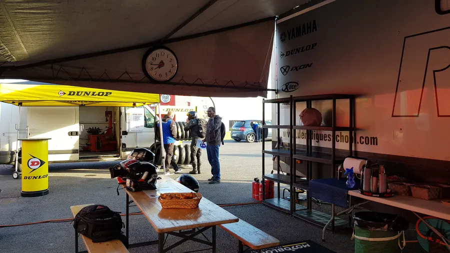Notre salle de debrief lors du stage DRRS