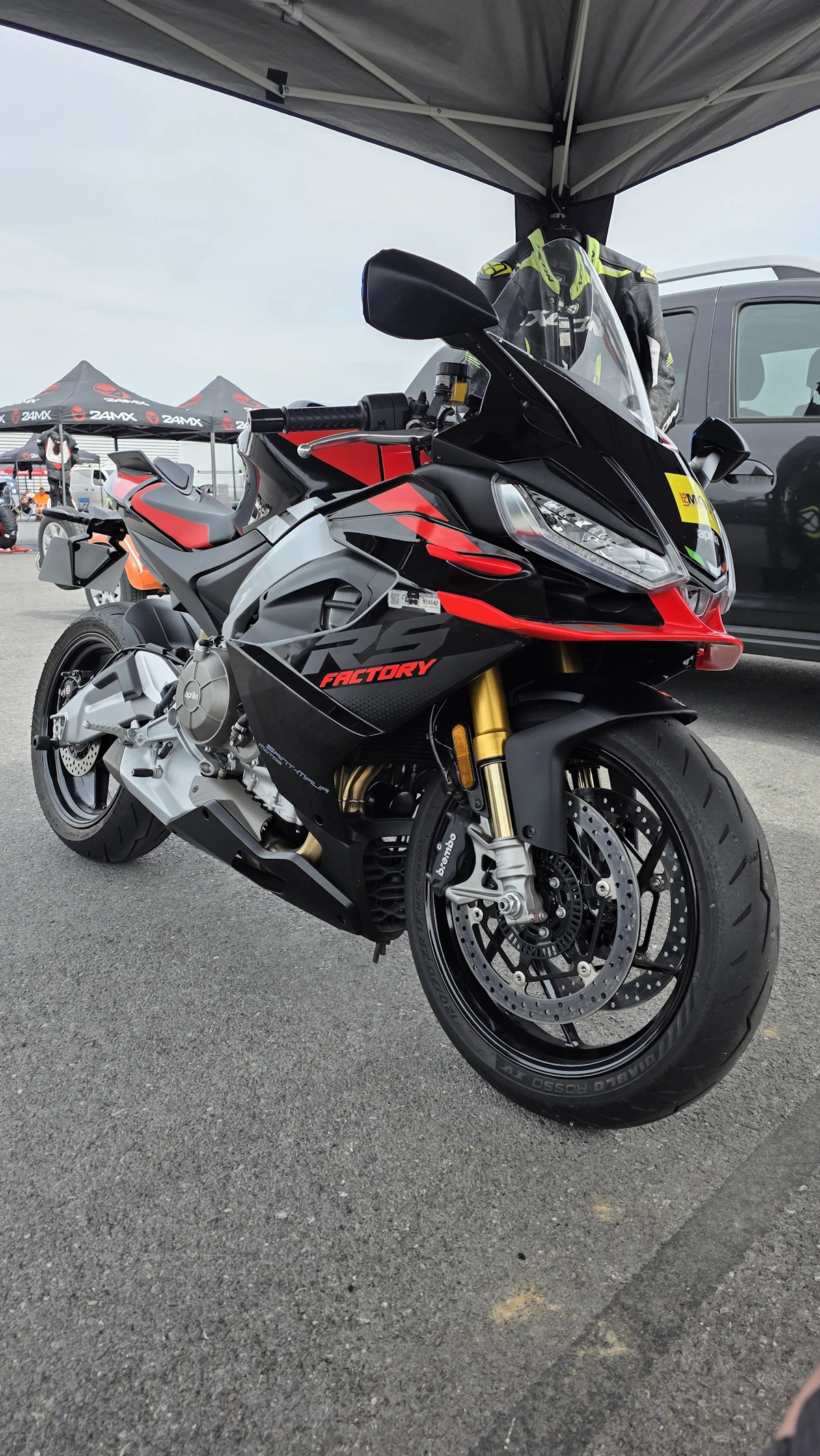 Illustration de Changement pignon sortie de boite sur Aprilia RS 660